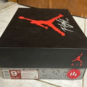 Authentic Jordan 4 fire red 2012 box